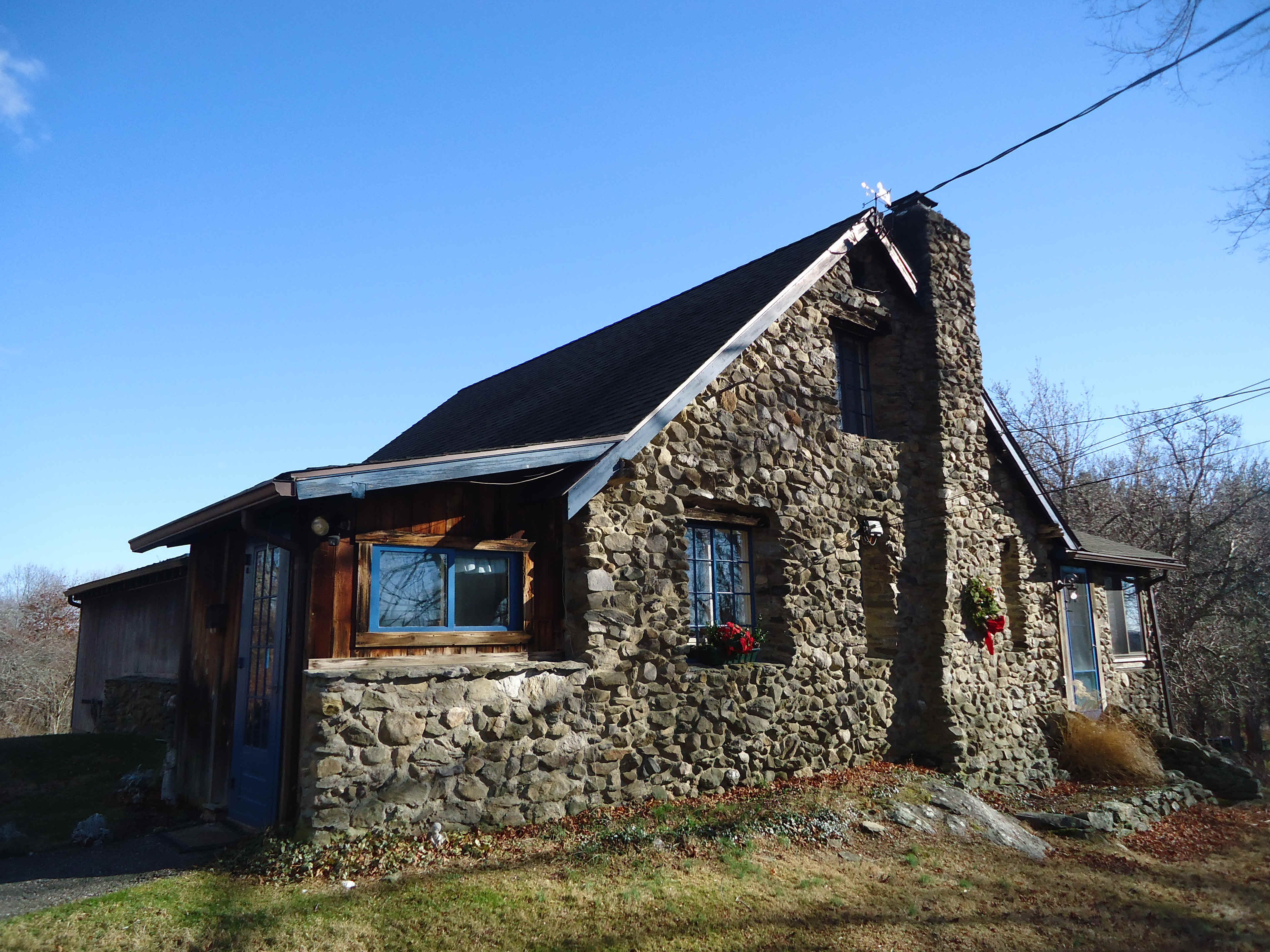 Building photograph for 130 STUART RD EAST